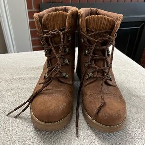 Women's Brown Suede Lace Up Ankle Boots Faux Fur Lined‎ Size 8.5
